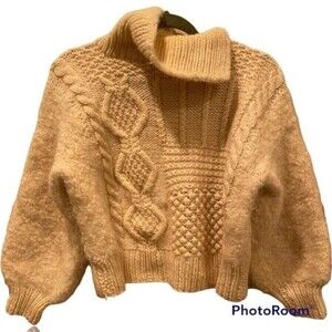 Women's vintage Avoca Handweavers fuzzy Irish wool pile sweater cropped